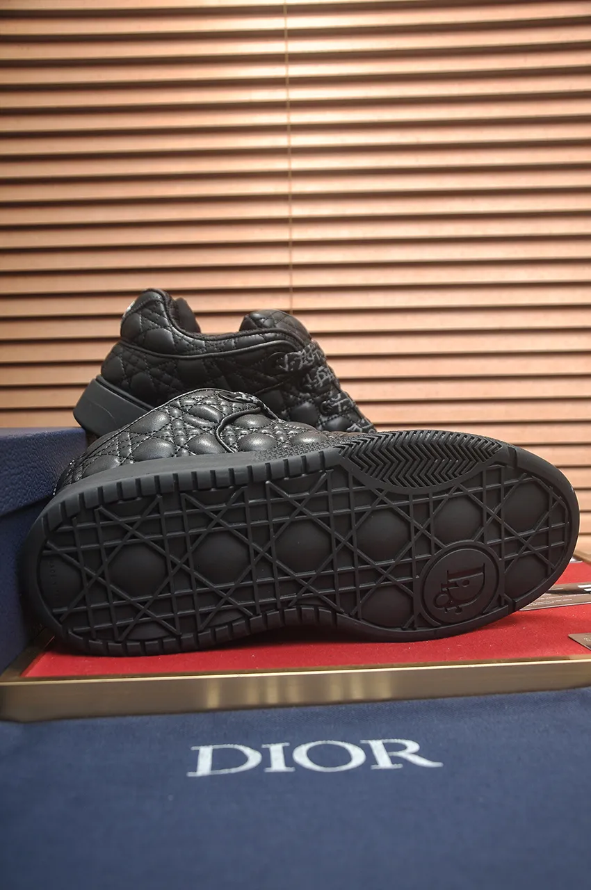 Men's men's shoes 💰: 800💶 (top original order) Brand: Dior (Dior) Standard code: Men's code 39-44 (45 customized) Grade: Same as the official website Material: Top original cowhide stitched together Original wear-resistant and lightweight outsole Style category: Fashionable casual shoes Distinguished luxury brand elements top luxury Color: Actual picture color